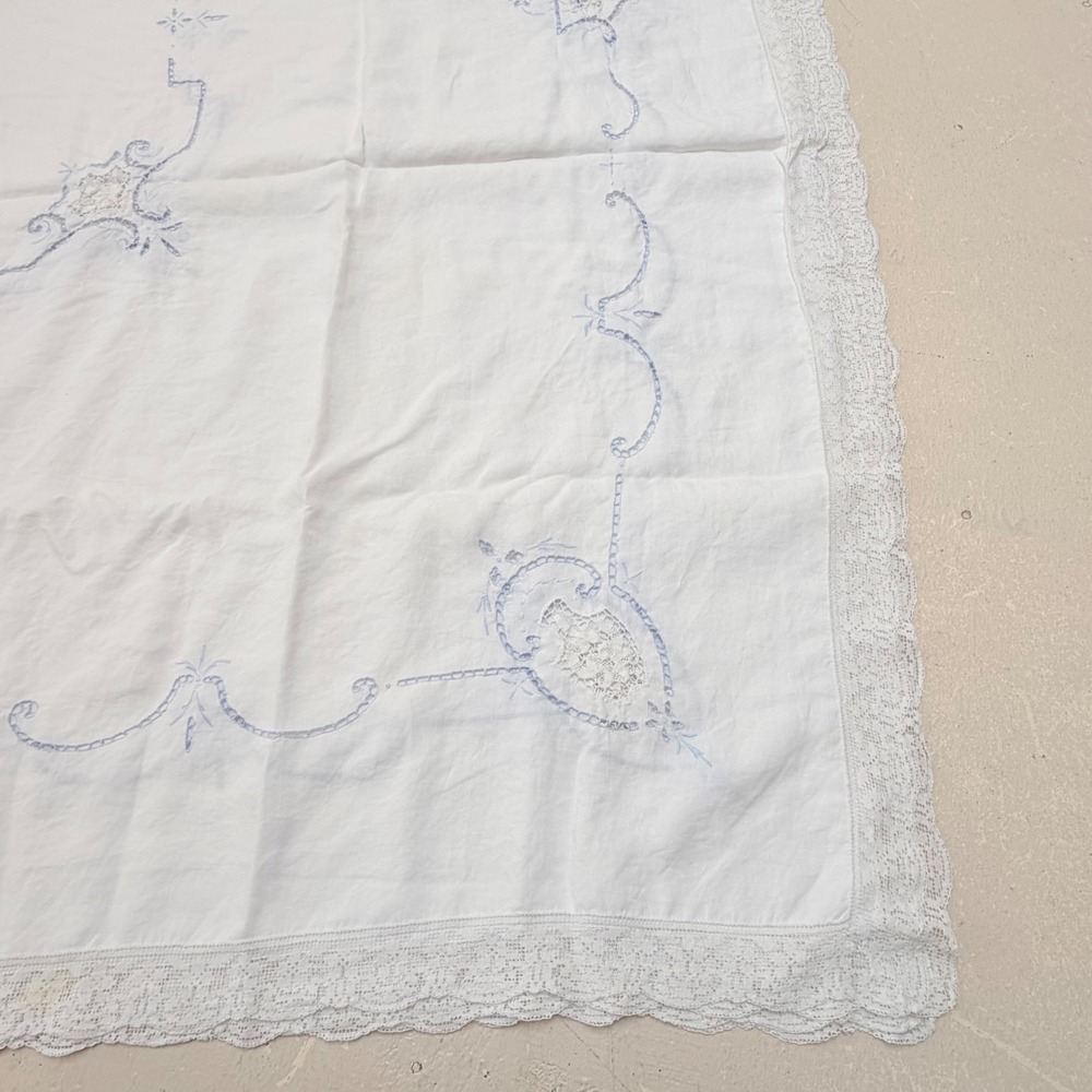 Vintage Tablecloth White Linen Floral Embroidery Lace Trim 64x98 Rectangular